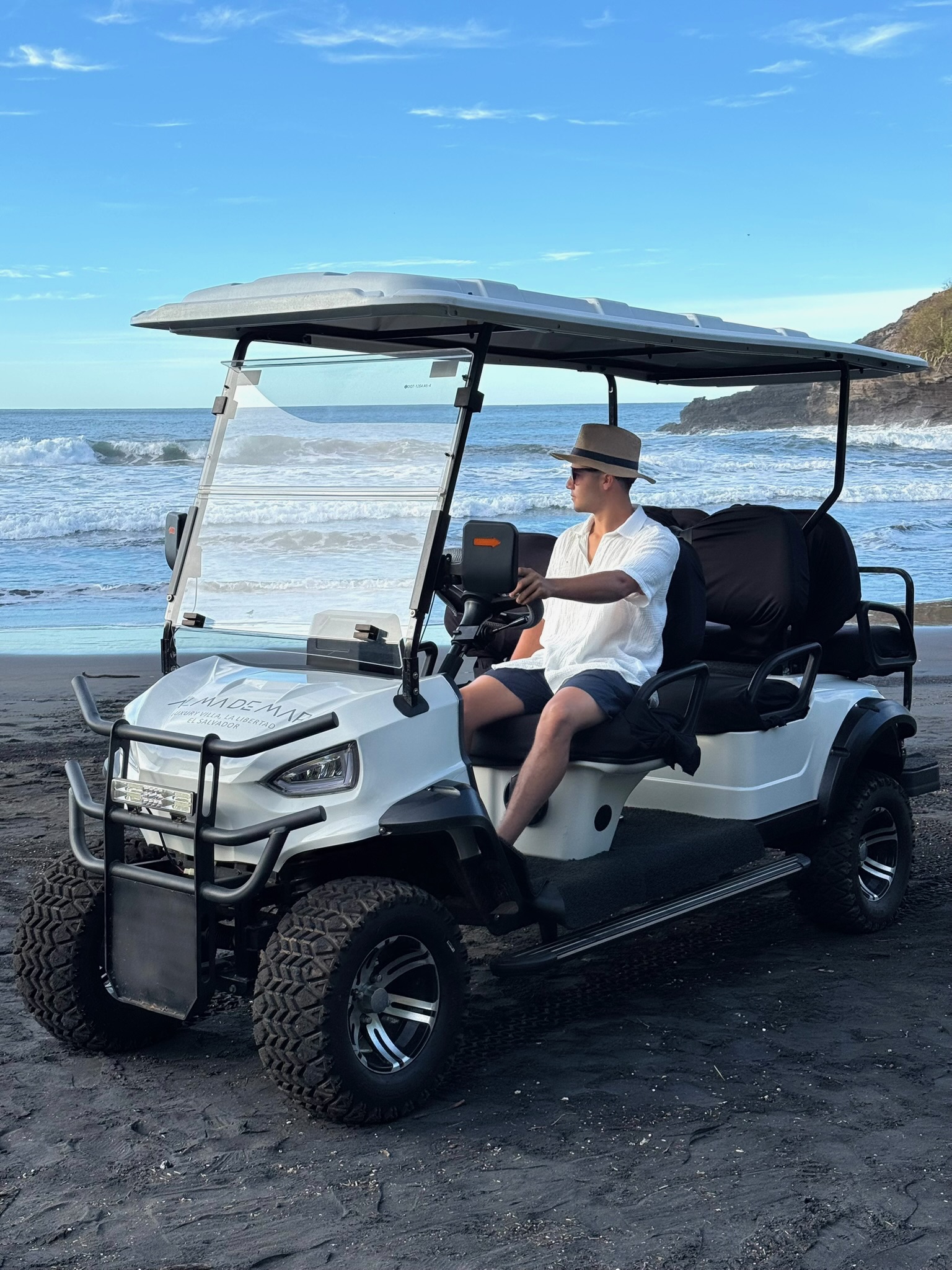 Eco ride en carro de golf hacia la playa